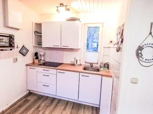 Holiday Home Bungalow 33 by Interhome
