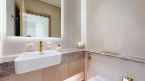 Locations l Aesthetic 1 Bed l Own Private Pool l Circle Mall