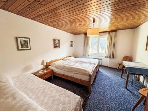 Apartment Chalet Waldrand-2 by Interhome