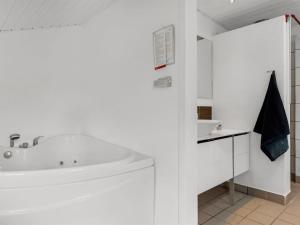 Holiday Home Ensio - 1-2km from the sea by Interhome