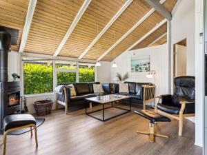 Holiday Home Maini - 350m from the sea by Interhome