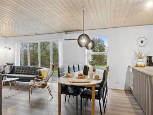 Holiday Home Thurgot - 100m from the sea by Interhome