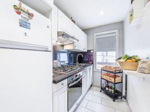 Apartment Port et plage à pied- linge inclus by Interhome