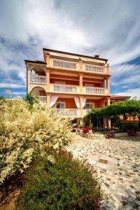 Apartment Kastell-3 by Interhome