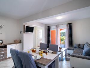 Apartment Mistral-3 by Interhome