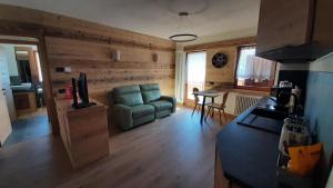 DOLOMITI ALTE VIE con parcheggio privato e garage moto