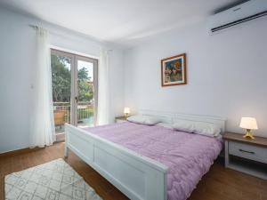 Holiday Home Alice by Interhome