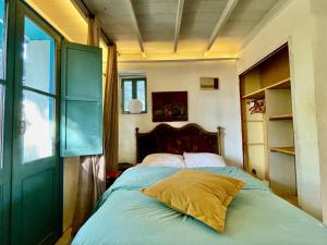 Marsa Cubes boat for 2 with fireplace