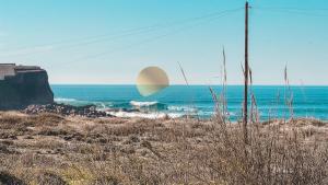 Refúgio do Mar by Sunny Deluxe