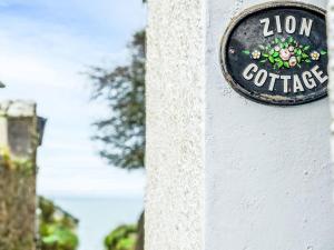 Holiday Home Zion by Interhome