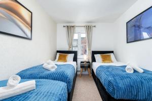 3 Bed house with 6 Beds Driveway and Garden