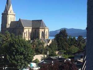 Luminoso y amplio 2 ambientes zona centrica