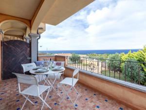 Apartment Lo Smeraldo by Interhome