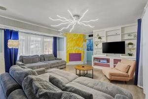 Trendy & Relaxing - Close to Beach - Pool - Hot Tub