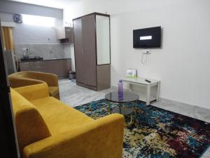 1BHK with AC Lift Car parking-406