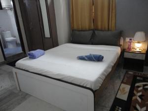 1BHK with AC Lift Car parking-406