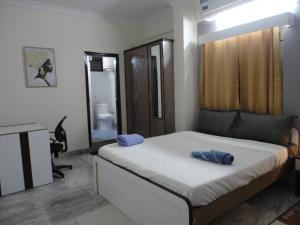 1BHK with AC Lift Car parking-406