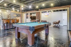 Country Setting w Modern Feel! Group Stay in Waco