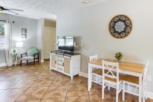 Stay and Sea Port Charlotte Family Home with Yard