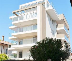 GIGI HOUSE appartamento PIAZZA MAZZINI 150m dal mare CON PISCINA e SPIAGGIA