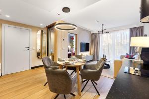 Golden Hour Apartments- Loft H 406