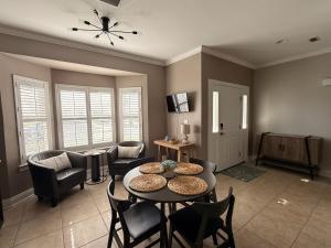 Luxury Suite-Community Pool-Minutes From Beach