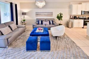 Two pools cozy townhome 10 Min to Disney! Perfect for families!