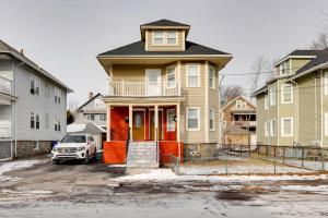 3 Mi to Blue Hills Skiing and Hiking! Couples Apt