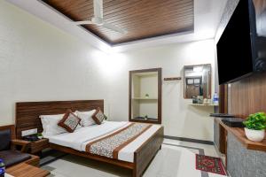 Hotel New Royal Just Near Old Delhi Railway Station And Red Fort