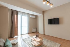 Modern & Spacious Boutique One-Bedroom in Archi