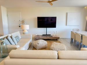 Luxurious 3BDR Salgados Flat with Pool by LovelyStay