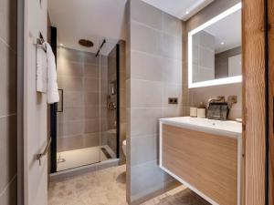 Duplex élégant à Val dIsère - 3 chambres, parking, proche centre - FR-1-567-145