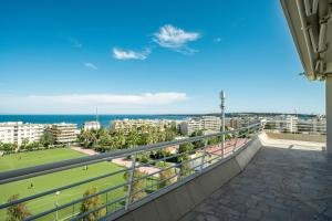COZYSTAY Exceptional Apartment Sea View Top Floor Terrace & Garage