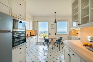COZYSTAY Exceptional Apartment Sea View Top Floor Terrace & Garage