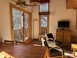 Appartement 3 étoiles à Méribel : 4 chambres, balcon, proche pistes - FR-1-355-49