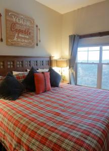 Soaring Eagle #405: 3 Br Location! Slope Side, Hot Tub