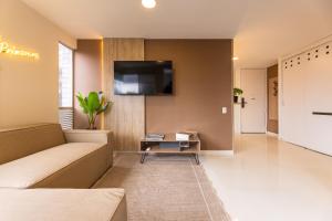 Central, Fast WiFi, AC and Poblado Views