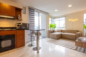 Central, Fast WiFi, AC and Poblado Views