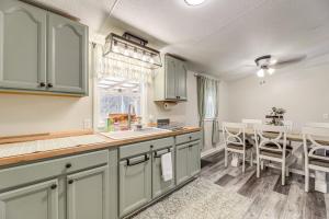 Coastal Retreat Near Camp Lejeune, Dogs Welcome!