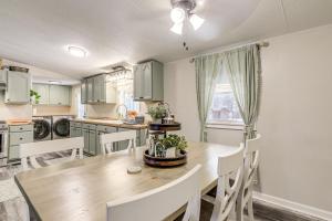 Coastal Retreat Near Camp Lejeune, Dogs Welcome!