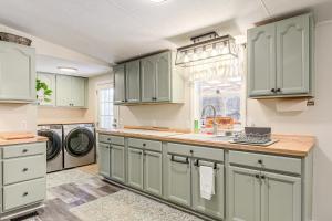 Coastal Retreat Near Camp Lejeune, Dogs Welcome!