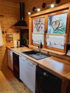 Dom pod lasem koło Pobierowa