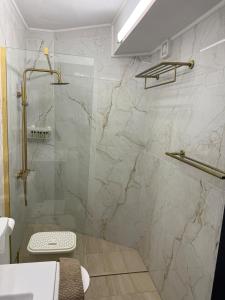 Newly Renovated Central Chic Zeas Studio