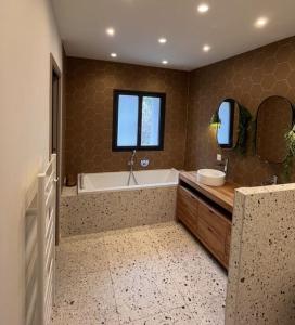 Villa Tango - piscine privée et 4 chambres - Marseille