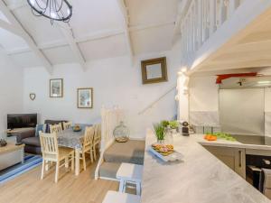 2 Bed in Tenby 86854