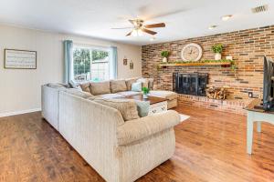 5 Mi to Silver Springs State Pk Gem with Game Room!