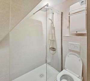 Piscine, balcon, Stationnement, Vue box hippodrome