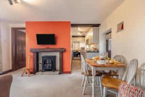2 Bed in Earl Sterndale oc-p33566