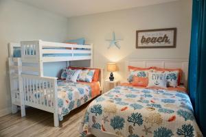 WhiteCap Beach, Pool, BBQ Sleeps 8