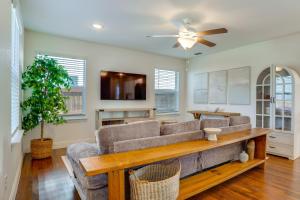 TCU and Game Day Home Base! 4 Mi to Dtwn Fort Worth